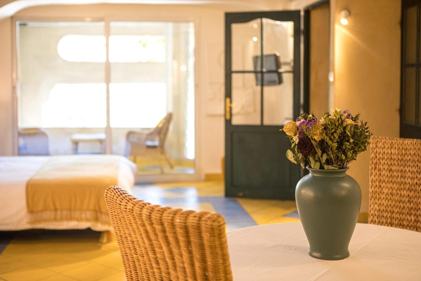 In Provence Hotel - Experience Atypique Venelles Εξωτερικό φωτογραφία