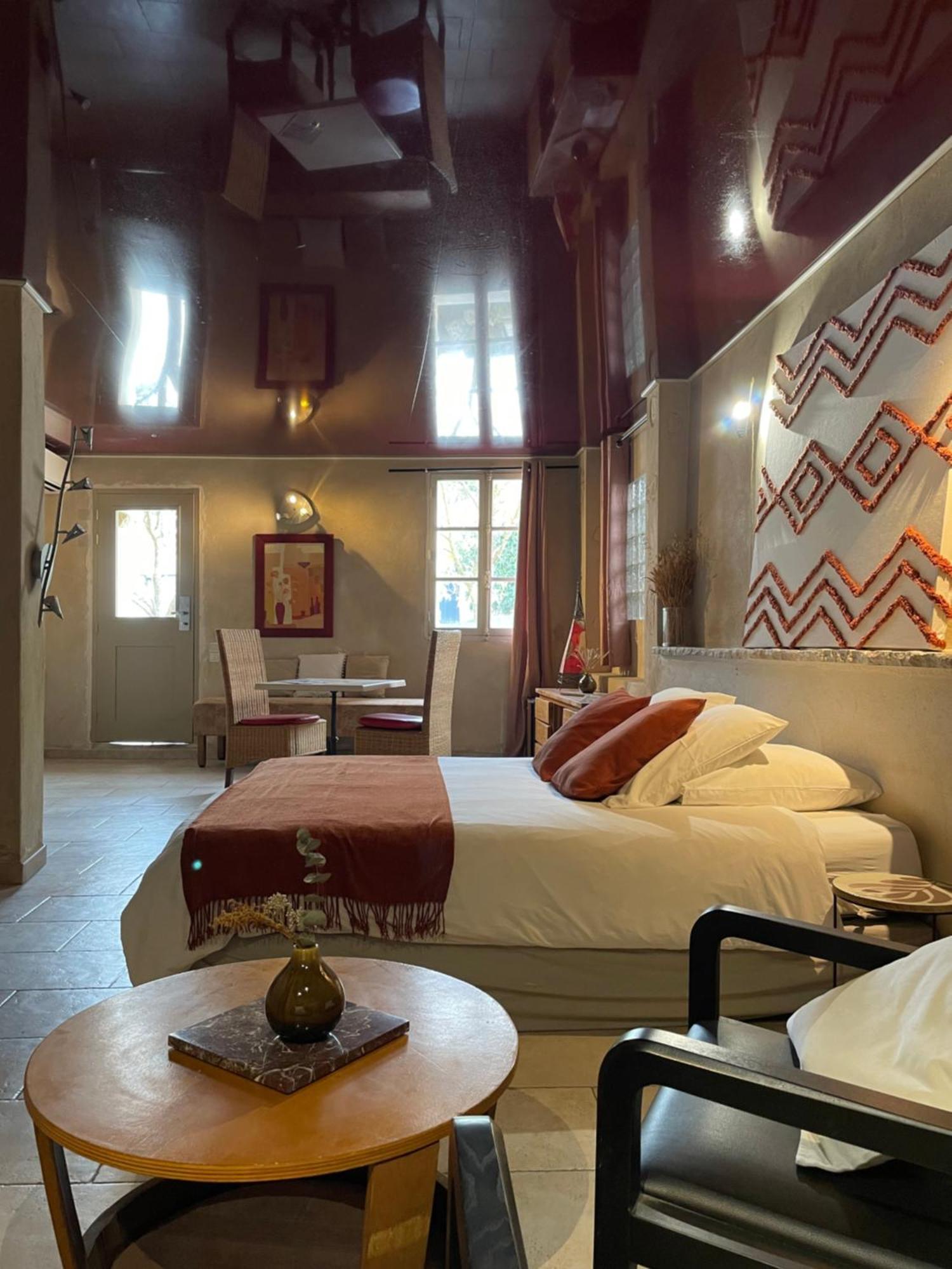 In Provence Hotel - Experience Atypique Venelles Εξωτερικό φωτογραφία
