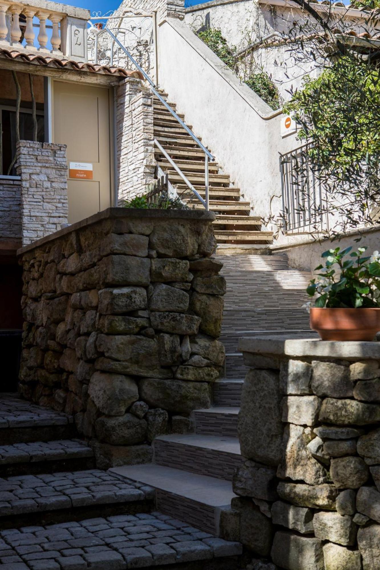 In Provence Hotel - Experience Atypique Venelles Εξωτερικό φωτογραφία